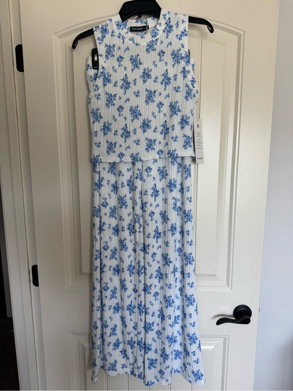 Love Tree White and Blue Floral Sleeveless Maxi lounge Set